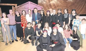 Öğrencilerin oyunu ayakta alkışlandı