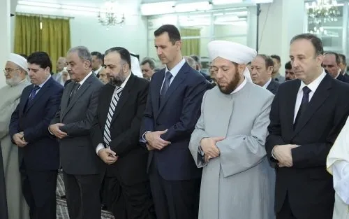 Esad bayram namazında ortaya çıktı