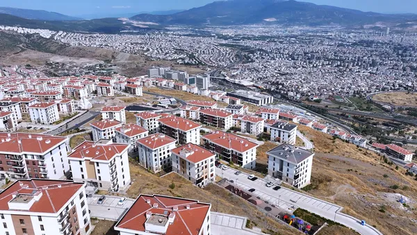 uzerinden-6-yil-gecti-izmirde-deprem-sonrasi-buyuk-donusum-bakan-kurumdan-bayrakli-paylasimi-1793344858976.jpg