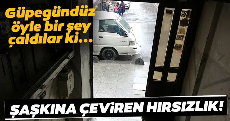 İstanbul’da şaşkına çeviren hırsızlık! Apartmanın kapısını çaldılar