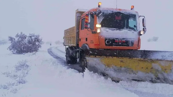 Kırıkkale’de karla mücadele: 24 köyün yolu ulaşıma açıldı