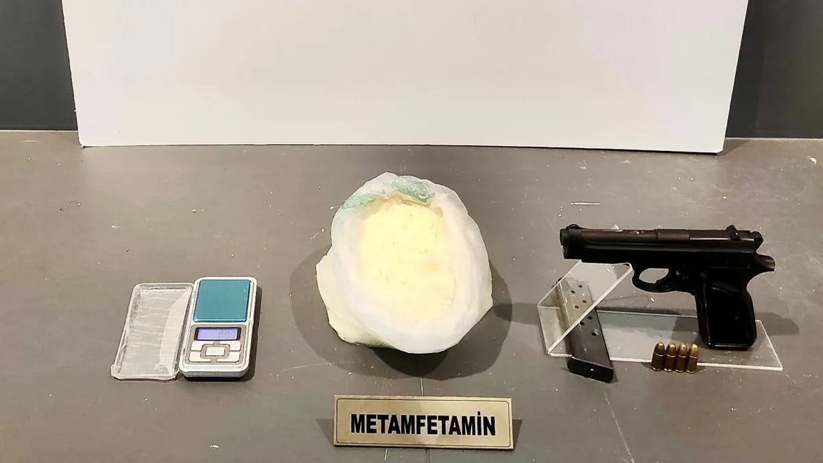 Samsun’da uyuşturucu operasyonu: 880 gram ele geçirildi! Samsun’da uyuşturucu operasyonu: 880 gram ele geçirildi!