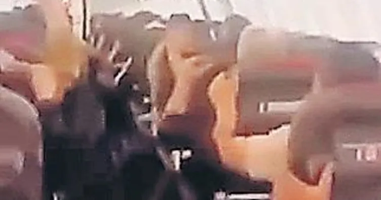 Yolcu uçağının havada tavanı çöktü