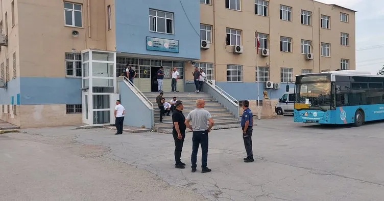 Tarsus’taki oy sayımında çıkan bıçaklı kavgada 4 kişi yaralandı