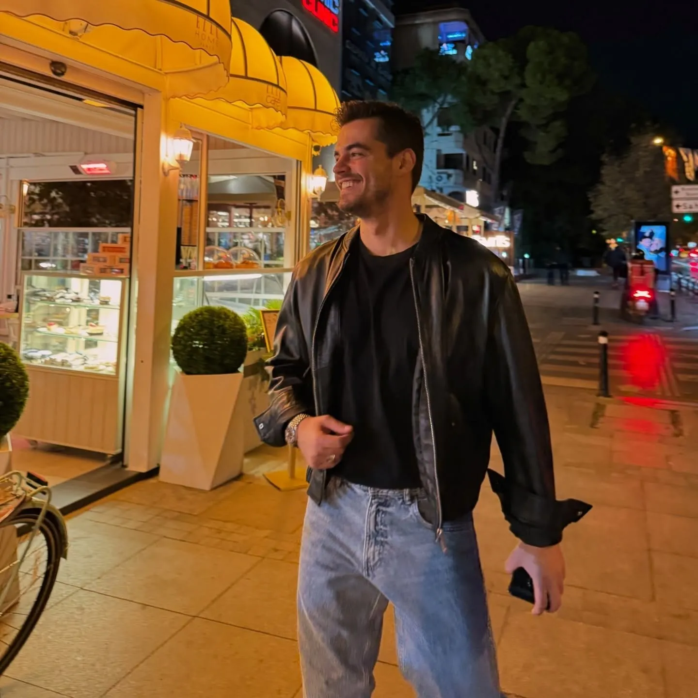 Kaza yapıp ölümden dönmüştü! Oyuncu Berk Atan'dan yeni açıklama geldi! "Zorlu bir süreçten geçiyoruz..."