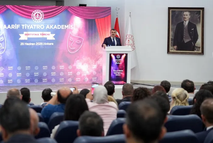 bakan-tekin-sanati-egitim-sureclerinin-ayrilmaz-bir-parcasi-olarak-goruyoruzmaarif-tiyatro-akademisi-ilk-mezun-1782729731986.jpg