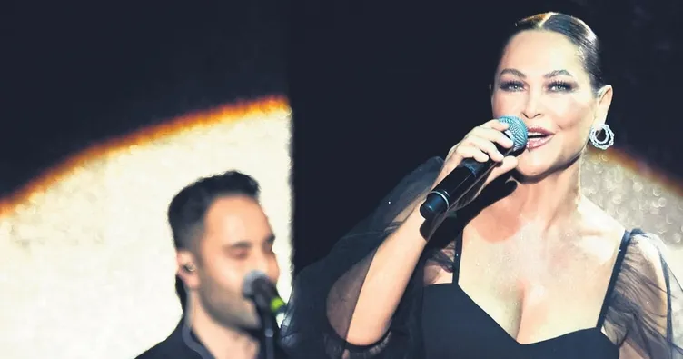 Hülya Avşar için hayranları kuyrukta