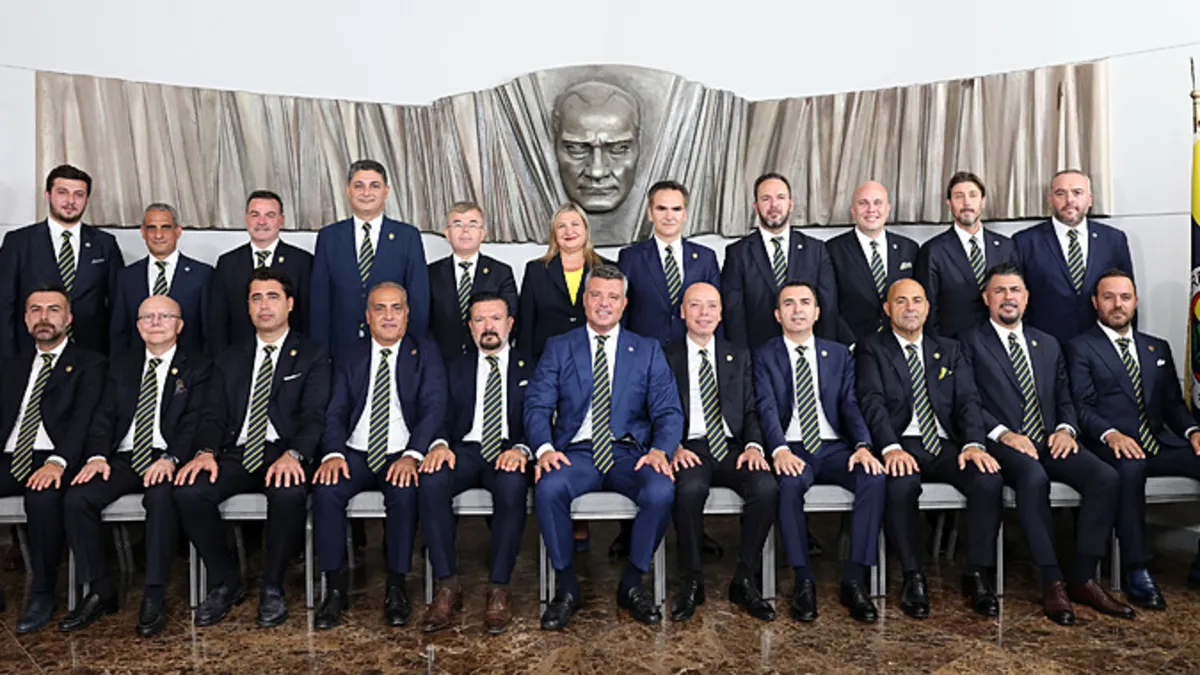 Fenerbahçe’de yönetim kurulu görev dağılımı belli oldu Fenerbahçe’de yönetim kurulu görev dağılımı belli oldu