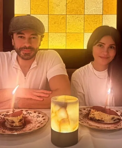 ‘Seviyor Sevmiyor’un yıldızları Gökhan Alkan ve Zeynep Çamcı yıllar sonra bir araya geldi