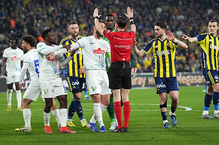 var-kayitlari-yayinlandi-iste-fenerbahce-ve-galatasaray-maclarinin-hakem-konusmalari-1776791232952.jpeg