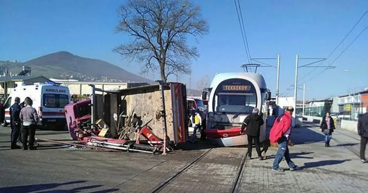 Samsun’da tramvayla kamyon çarpıştı: 1 yaralı
