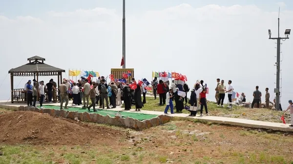 81-ilden-sehit-aileleri-cudi-daginda-bulustu-1781356961767.jpg