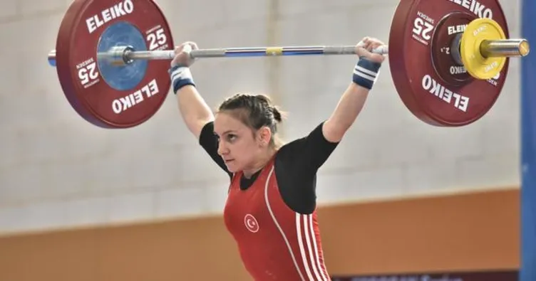 Halterde ilk madalya Şaziye Erdoğan’dan