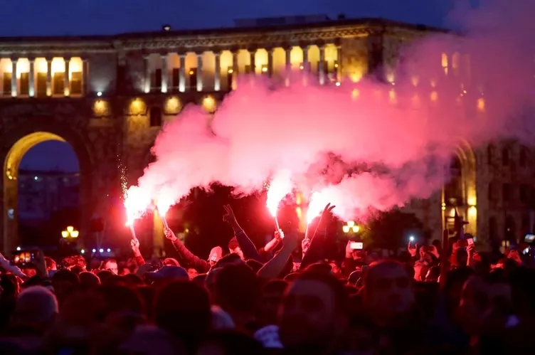 Ermenistan'da sular durulmuyor!