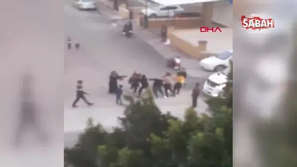 Antalya'da kadınların mahalleyi birbirine katan saç saça baş başa feci kavgası kamerada | Video