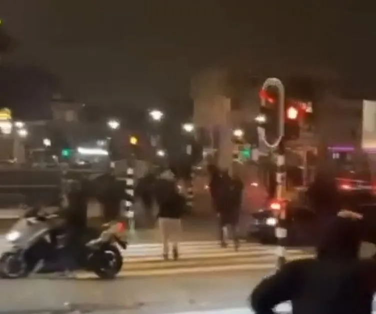 Alçak İsrail taraftarları terör estirdi! Amsterdam sokaklarında Filistin destekçilerine iğrenç saldırı