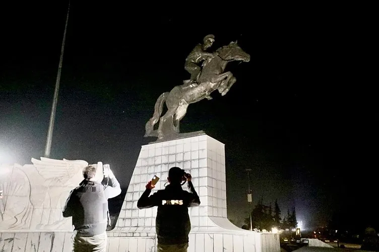 Ateş hattında yeni görüntüler: Kent merkezi ele geçirildi! Halep’e yoğun bombardıman…