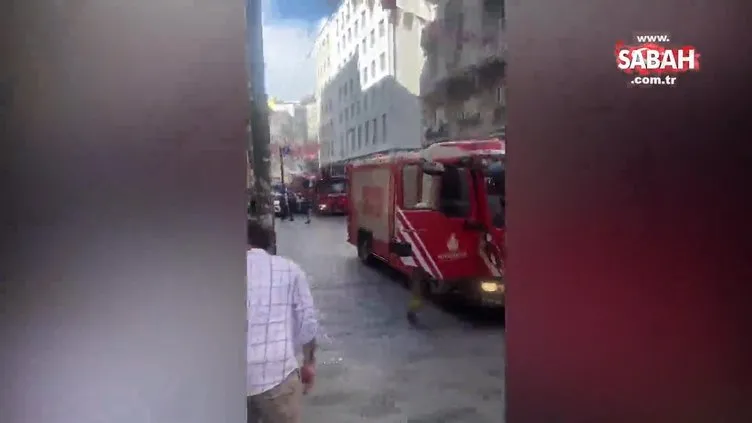 İstiklal Caddesi'nde giyim mağazasının teras katında yangın çıktı