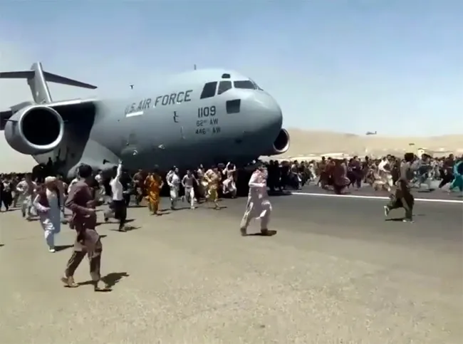 abd-yonetiminde-afganistan-soku-46-yil-sonra-ayni-kareler-1629172692932.jpg