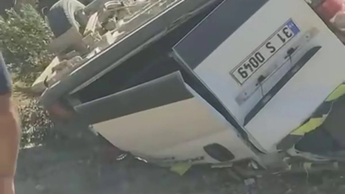 Hatay'da korkutan kaza: Servis minibüsü uçurumdan yuvarlandı!