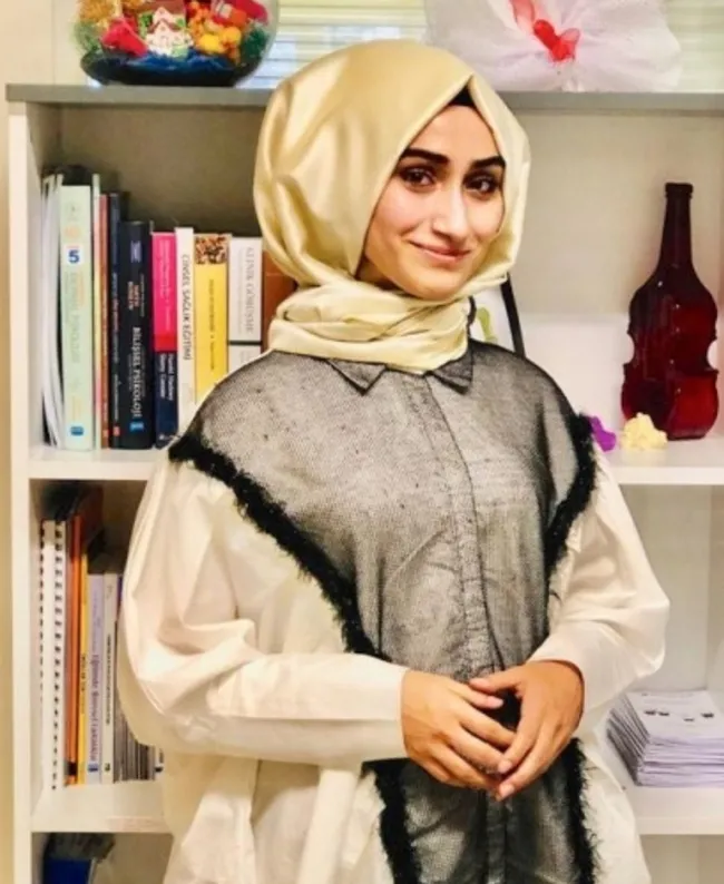 arife-ogretmen-ebediyete-ugurlandi-iste-son-mesaji-1621596885353.jpg Arife öğretmene veda! İşte son mesajı: Sorunlar; sakin, mutlu yaşamları alt üst etmez - 2