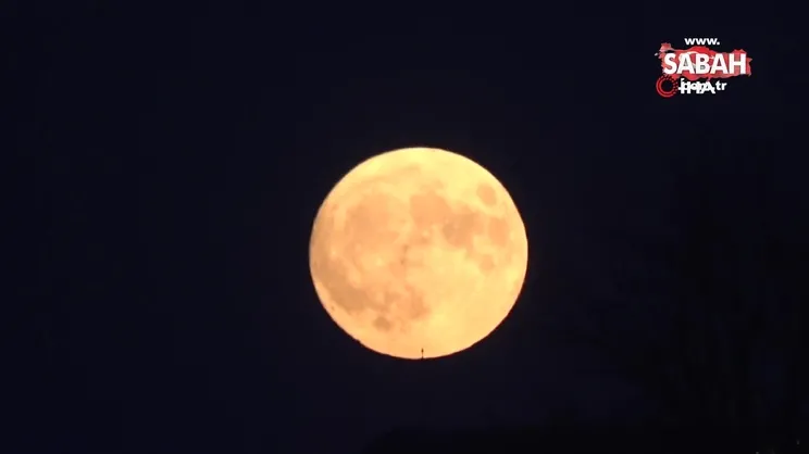 Mavi ay Trabzon'da kendini önce kızıl gösterdi | Video