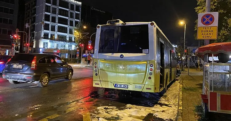 Beyoğlu’nda yangın çıkan özel halk otobüsünde maddi hasar oluştu