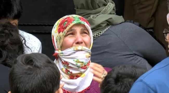 son-dakika-istanbulda-panik-anlari-gozyaslari-icinde-izlediler-1620291966275.jpg İstanbul'da 4 katlı binada yangın paniği! Gözyaşları içinde izlediler - 2