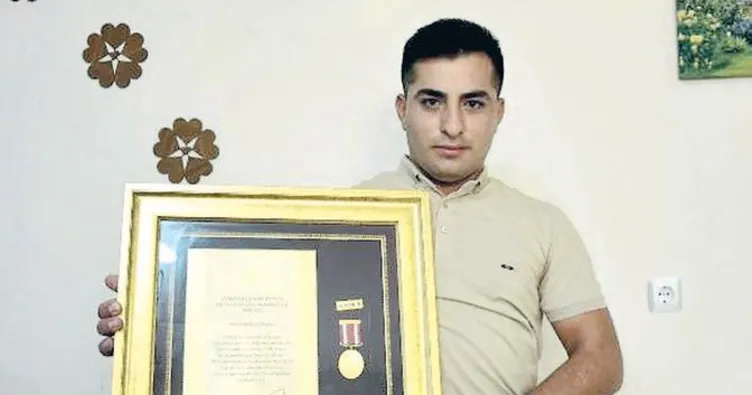 Kurşunlara rağmen meydanı terk etmedi