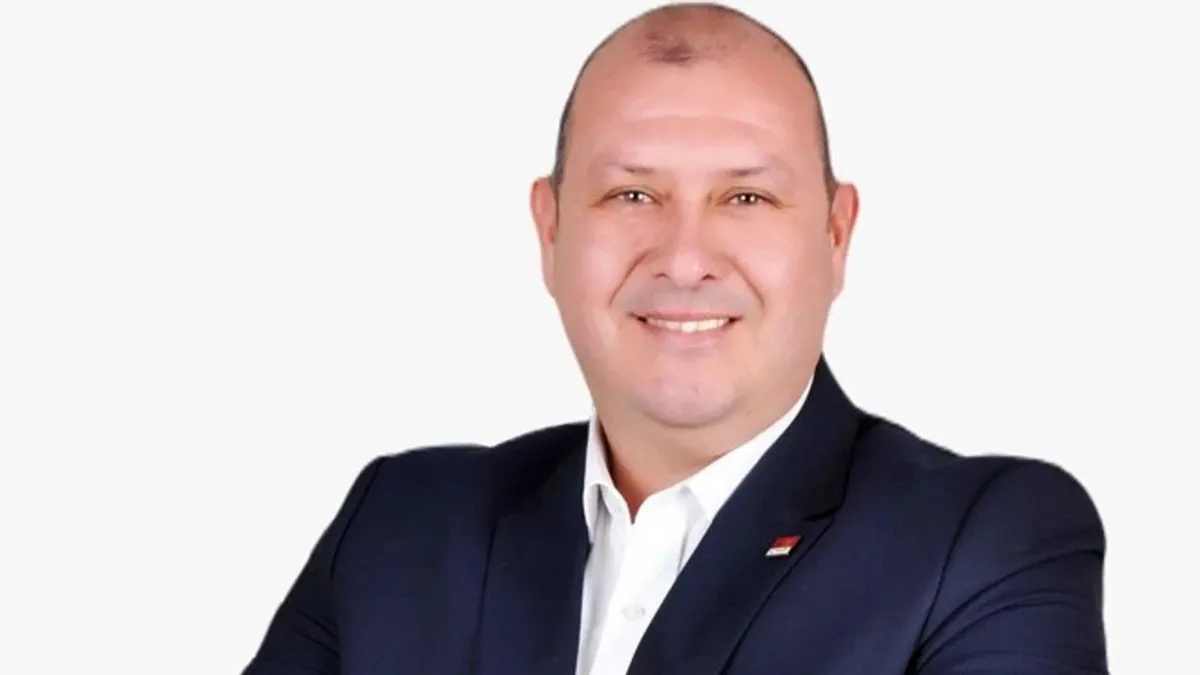 İşçi isyanda başkan saç ektirme derdinde İşçi isyanda başkan saç ektirme derdinde