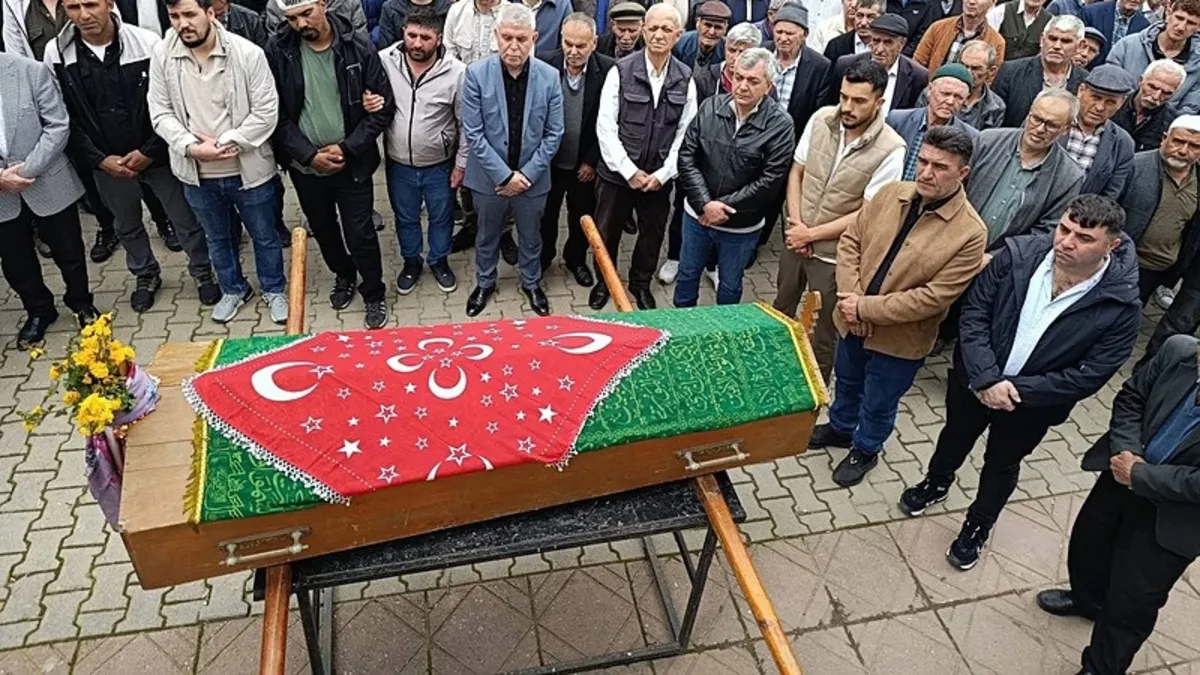 Karnındaki bebeğiyle toprağa verildi