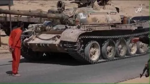 DAEŞ’ten korkunç infaz! Suriye askerini tankla ezdiler