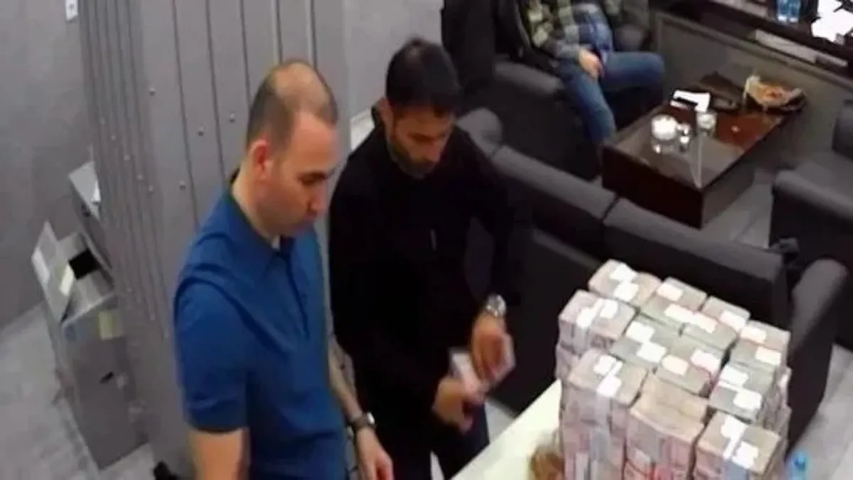 CHP’nin ‘para kuleleri davası’ ertelendi