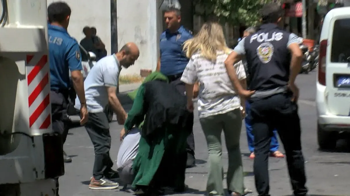 Esenyurt'ta esnaf ile zabıta karşı karşıya geldi! Çıkan arbedede 3 kişi gözaltına alındı