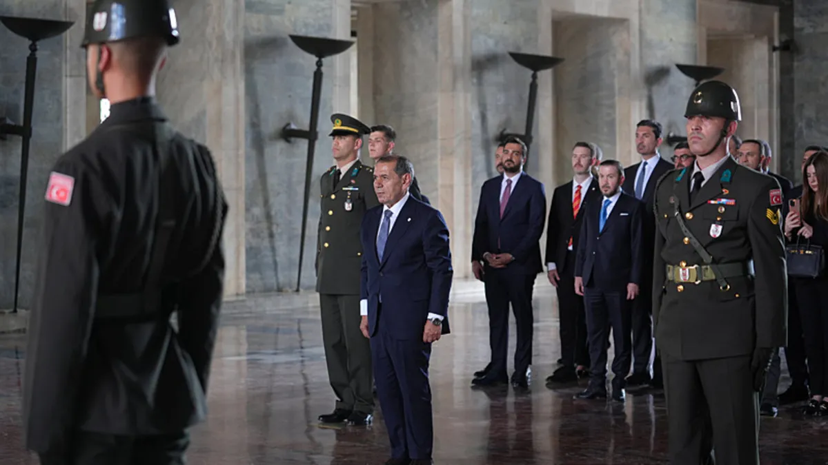 Galatasaray Başkanı Dursun Özbek ve yönetim kurulu üyeleri Anıtkabir ziyareti sırasında