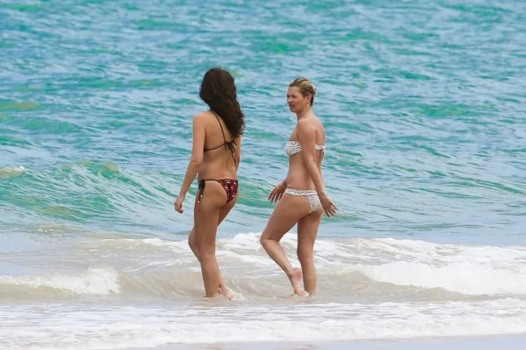 Kate Moss ve Naomi Campbell Brezilya sahillerinde