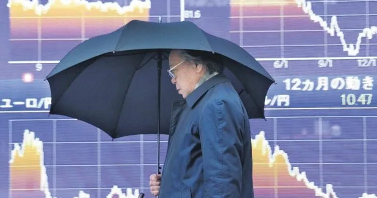 Japonya ekonomisi yüzde 2.2 küçüldü