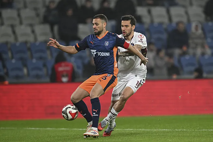 canli-ziraat-turkiye-kupasinda-basaksehir-trabzonspor-maci-1772562550989.jpeg