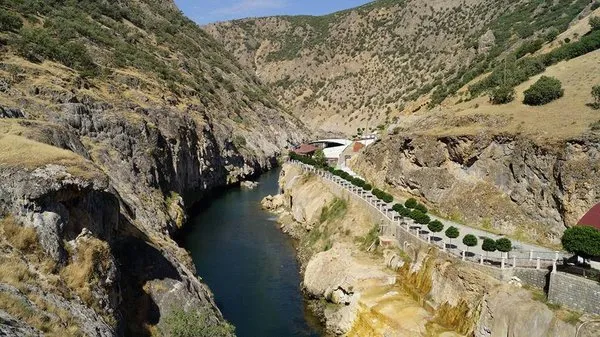 'Saklı cennetteki' kaplıcada şifa arıyorlar
