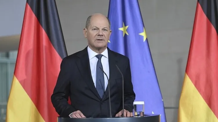 Almanya’nın ikiyüzlü politikası gündeme oturdu: Hükümeti eleştiren emeklinin evini bastılar!