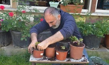 Muş'ta kahvesinde içilen çayın demini saklayarak çiçekler gübre olarak kullanıyor #mus