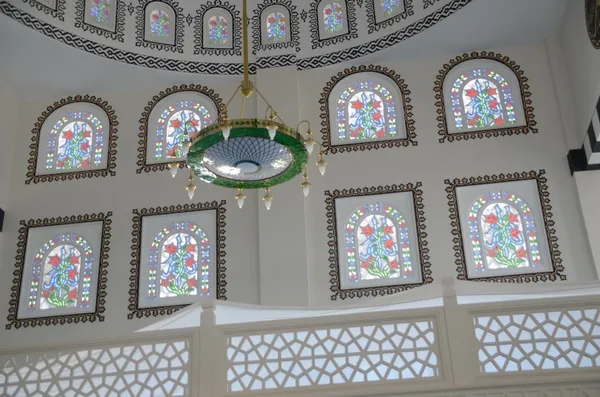 musta-osmanli-ve-selcuklu-mimarisiyle-yapilan-3-bin-kisilik-cami-ibadete-acildi-1655708576301.jpg