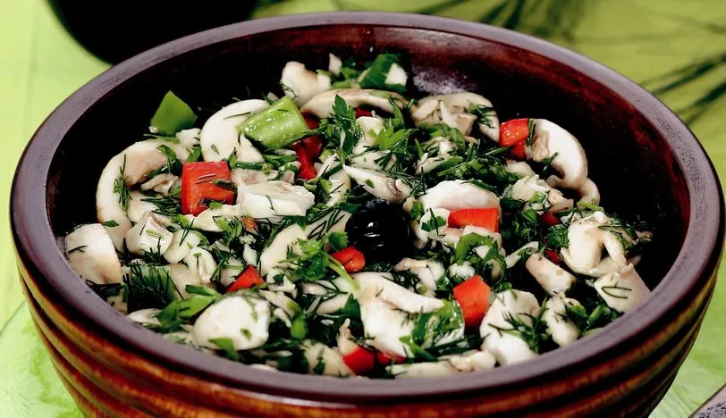 Çiğ Mantar Salatası