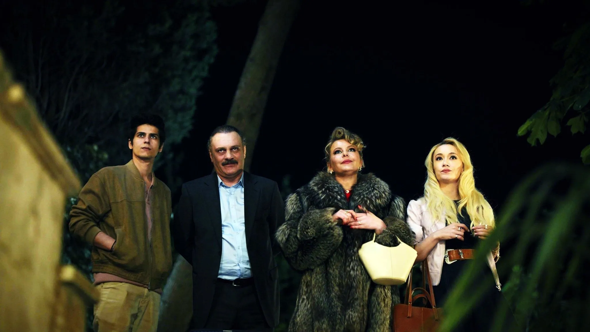'Aile Saadeti' 16 Haziran'da atv'de başlıyor! Yaz ayları bol kahkahalı ve sıcacık bir aile hikayesiyle başlıyor!