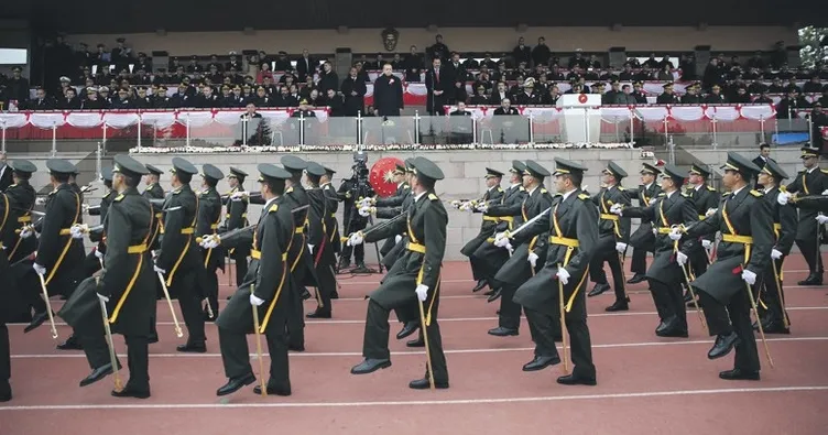 3 Harp Okulu için tek mezuniyet töreni