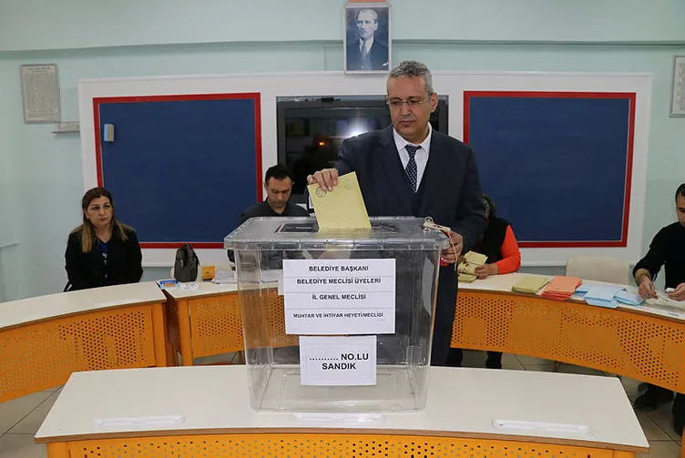 Türkiye sandık başında! 57 milyon seçmen tercihini yapıyor