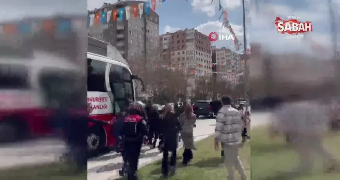 Başkan Erdoğan çocuklara hediye dağıttı | Video