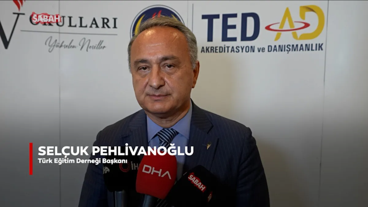 'Çocuklarımızın kafasına ne kadar az bilgi tıkarsak o kadar başarılı olacağına inanıyoruz' 'Çocuklarımızın kafasına ne kadar az bilgi tıkarsak o kadar başarılı olacağına inanıyoruz'
