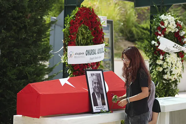 SON DAKİKA... İstanbul Çekmeköy'de Mustafa Can Gül tarafından öldürülmüştü: Savcı Ercan Kayhan gözyaşları ile toprağa verildi