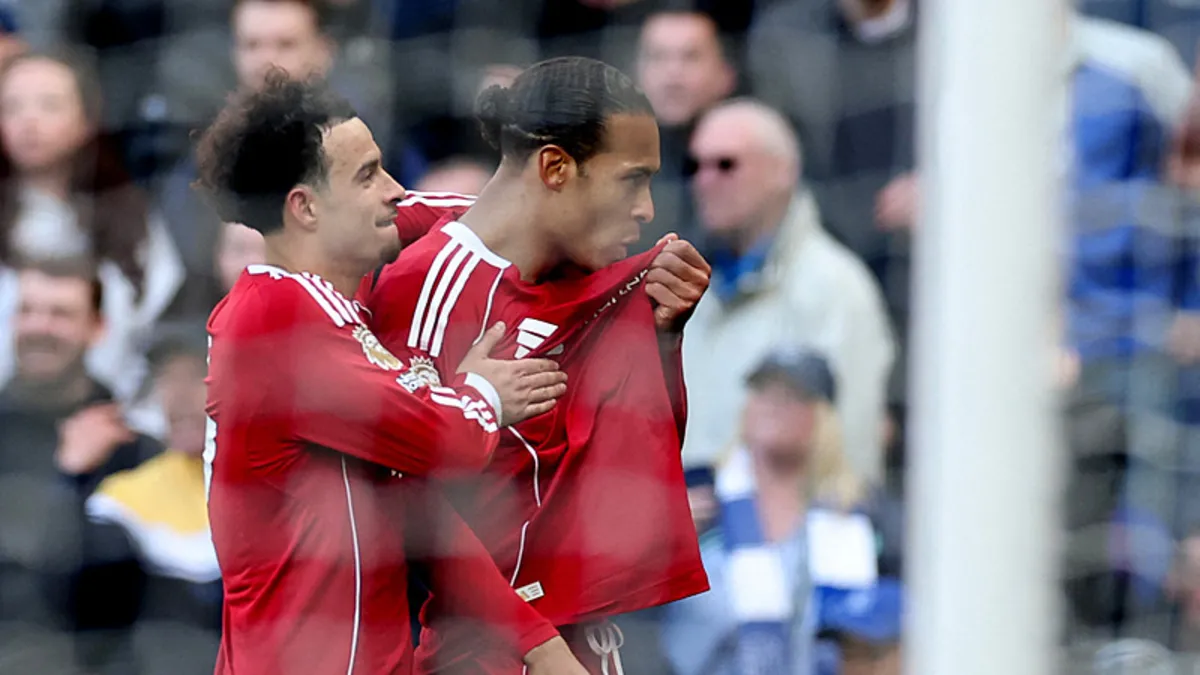 Liverpool’a derbide galibiyeti 90+10’da Virgil van Dijk getirdi! Liverpool’a derbide galibiyeti 90+10’da Virgil van Dijk getirdi!